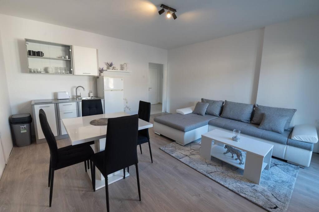 Apartman Iva Apartamento Zadar Exterior foto